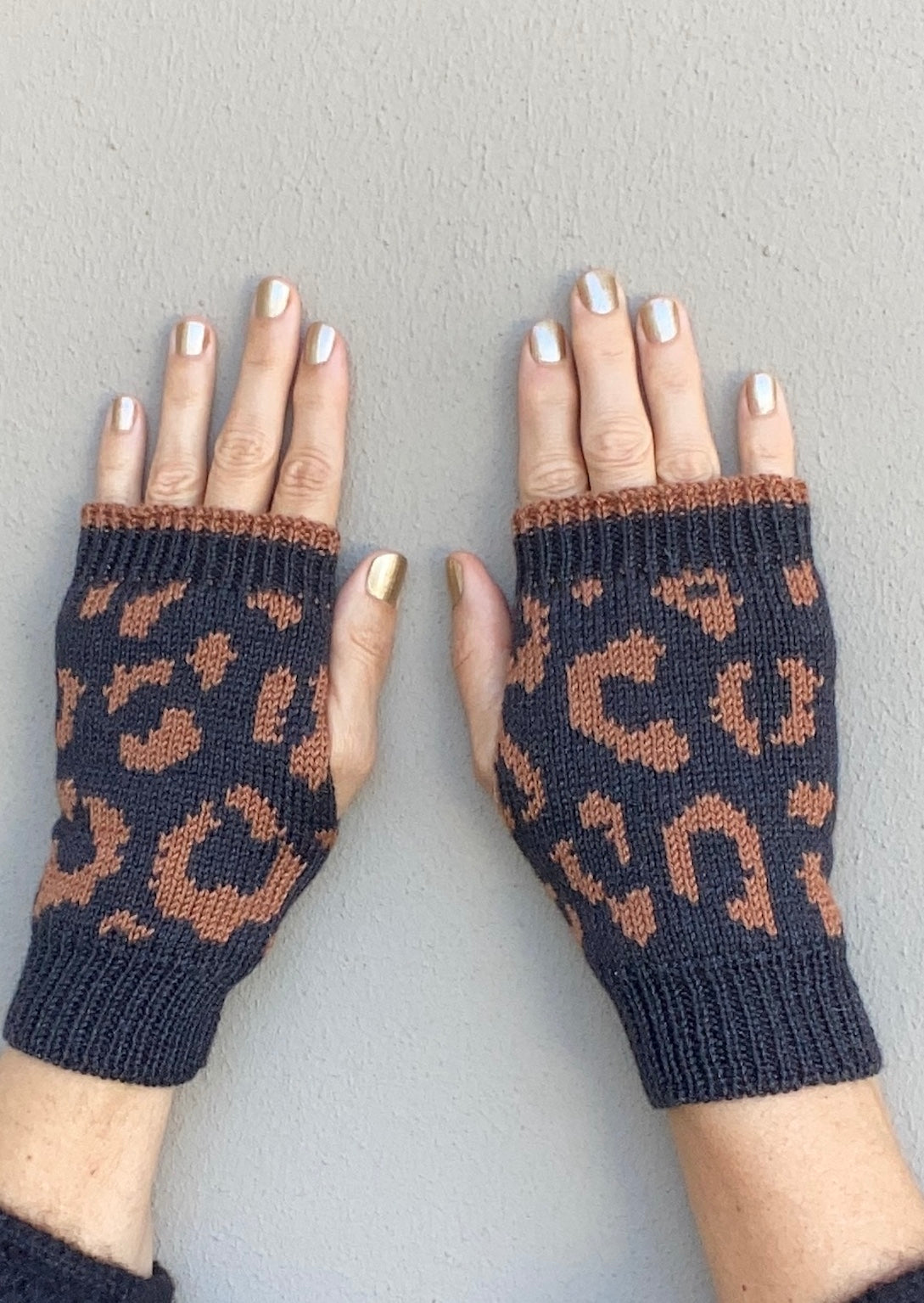 Leopard print gloves