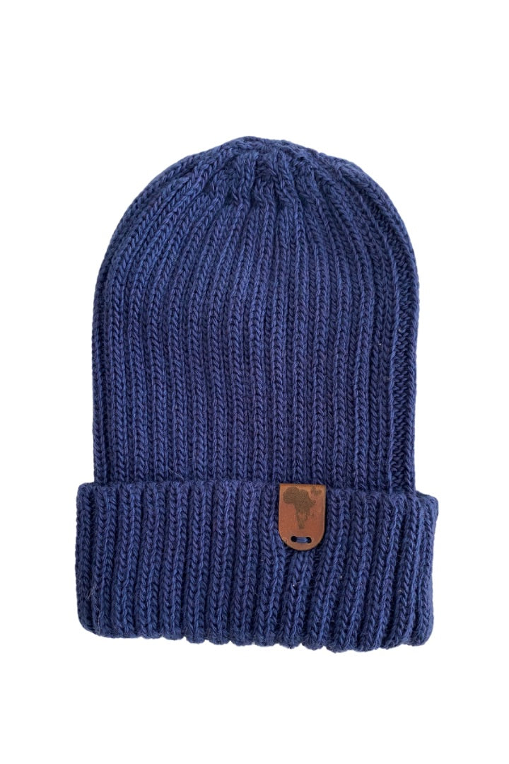 Ribbed merino wool beanie in dark blue with leather tag