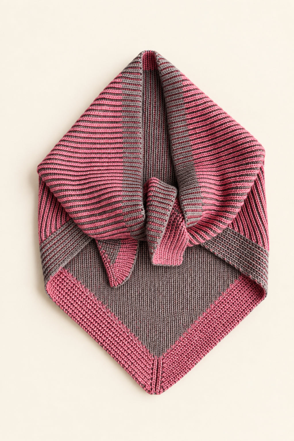 Knitted scarf with coral and mushroom brioche pattern 